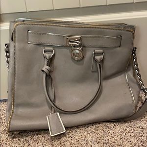 Comes with matching wallet